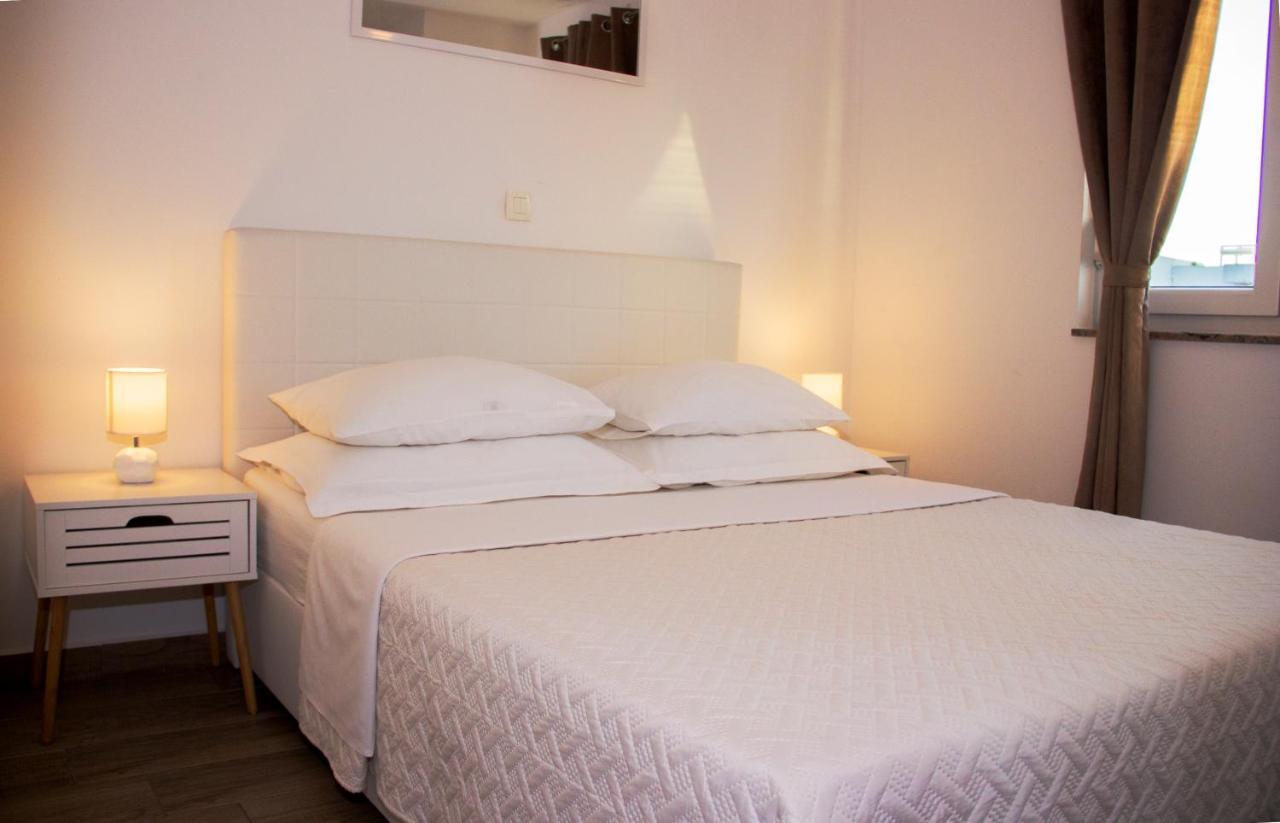 Apartments Karla บาร์บินเย ภายนอก รูปภาพ